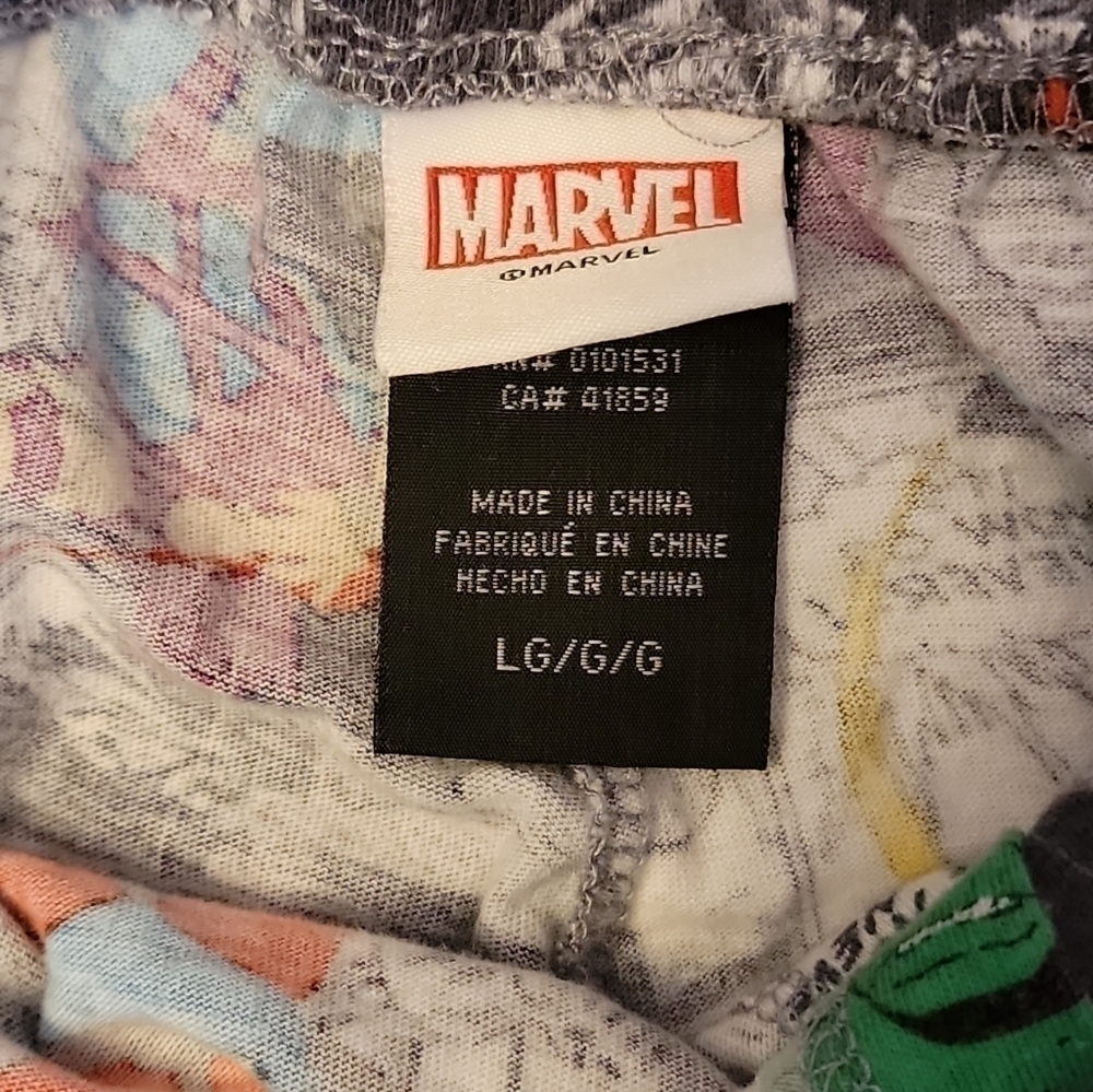 Marvel Shorts size large. Pockets 100% cotton drawstring - Picture 4 of 11